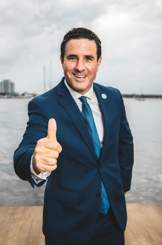 Mayor Brent Latham giving a thumbs up